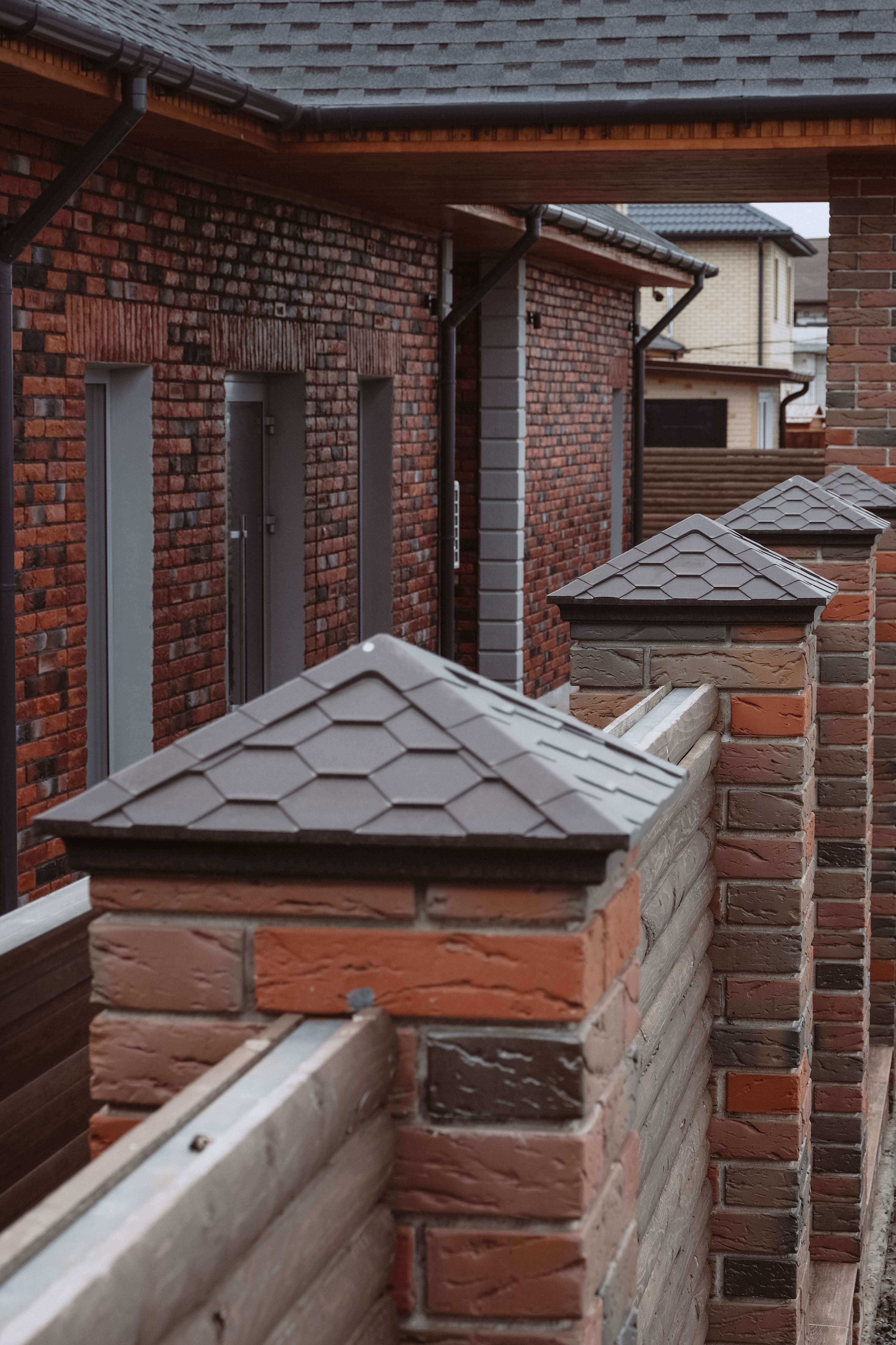 Колпак Zking Эверест Коричневый на столб 1.5х1.5 кирпича (390х390мм) в Батайске фото